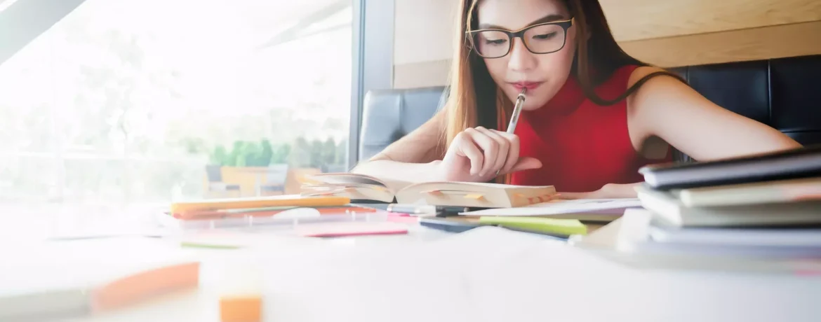 thesis-is-ต่างกันอย่างไร