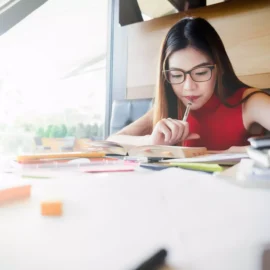 thesis-is-ต่างกันอย่างไร